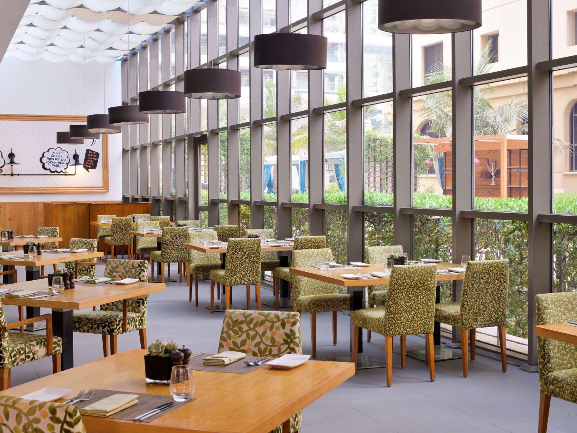 Mövenpick Jumeirah Hotel 5*