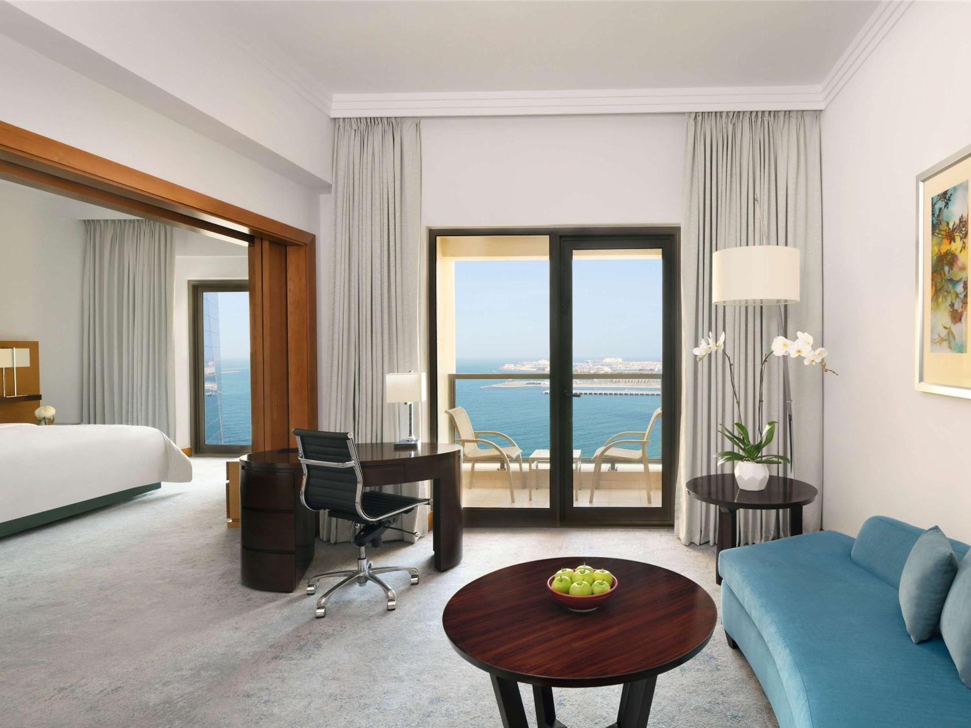 Mövenpick Jumeirah 5*